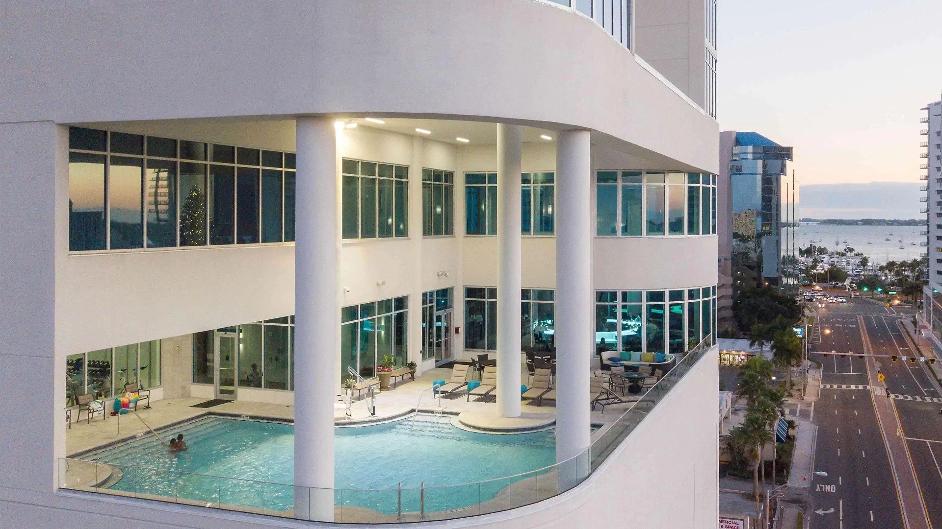 Embassy Suites By Hilton Sarasota 4*,